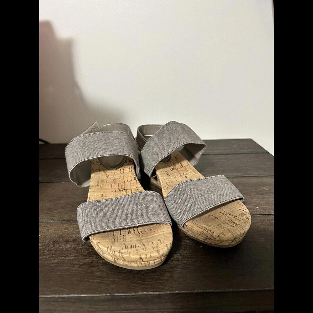 Bass Laurie tan cork‎ Wedges women's Size 5.5
